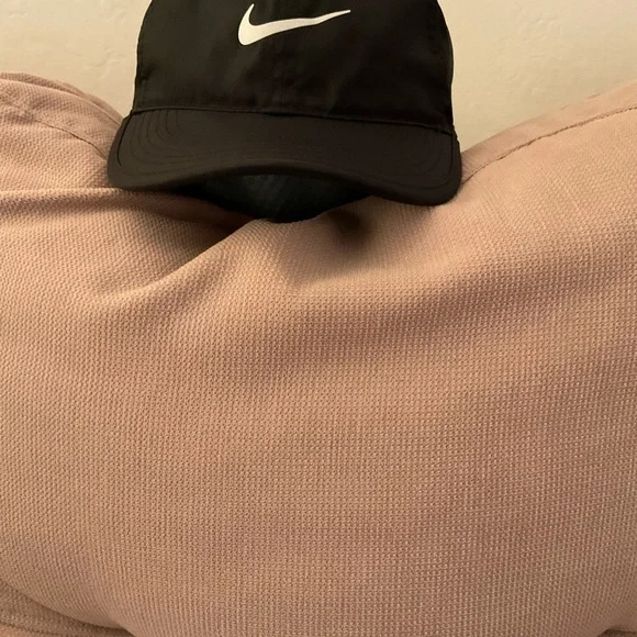 Nike black baseball hat - Picture 8 of 8